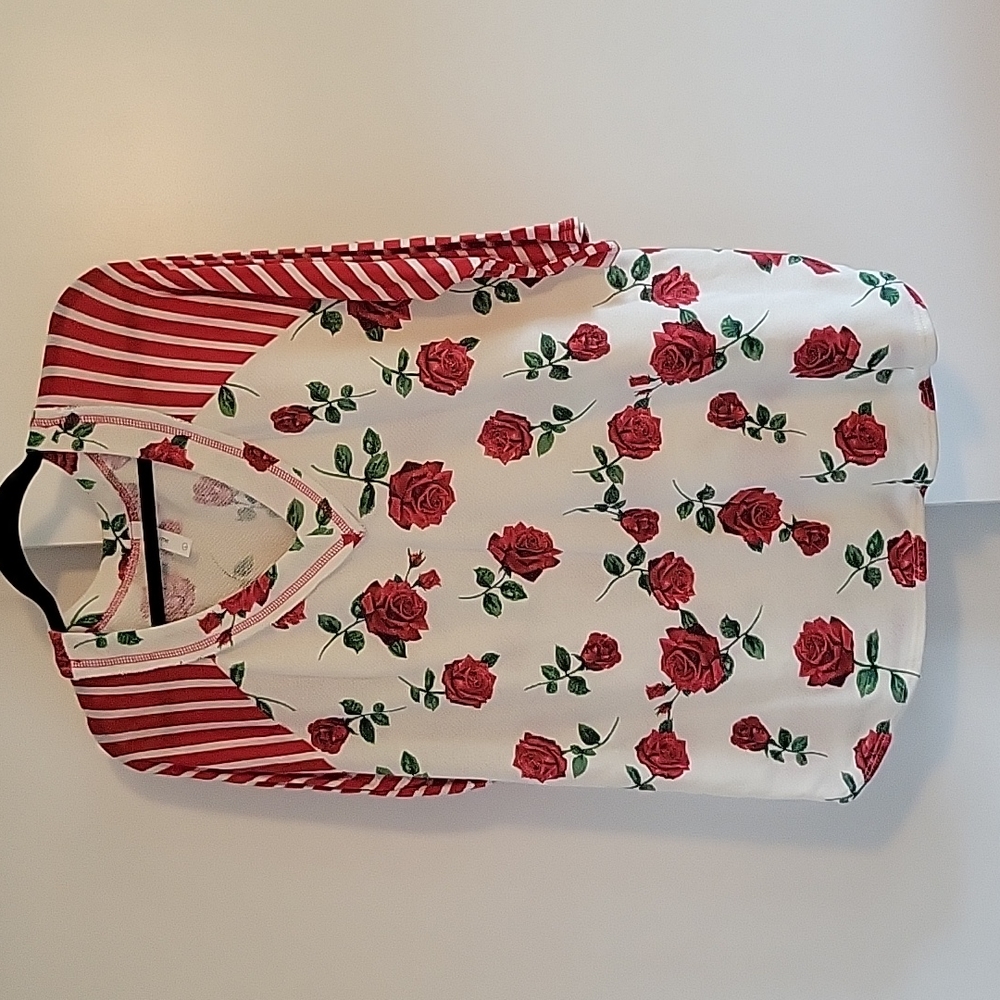 NWOT Honeyme rose print top with striped sleeves size large